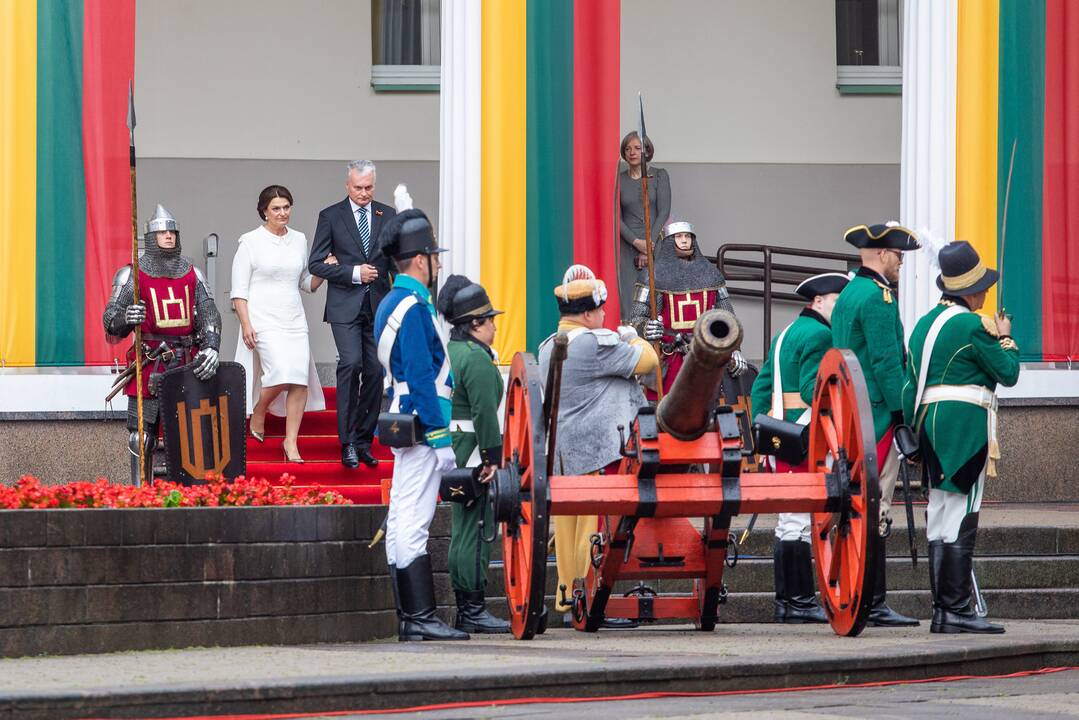 Valstybės vėliavų pakėlimo ceremonija