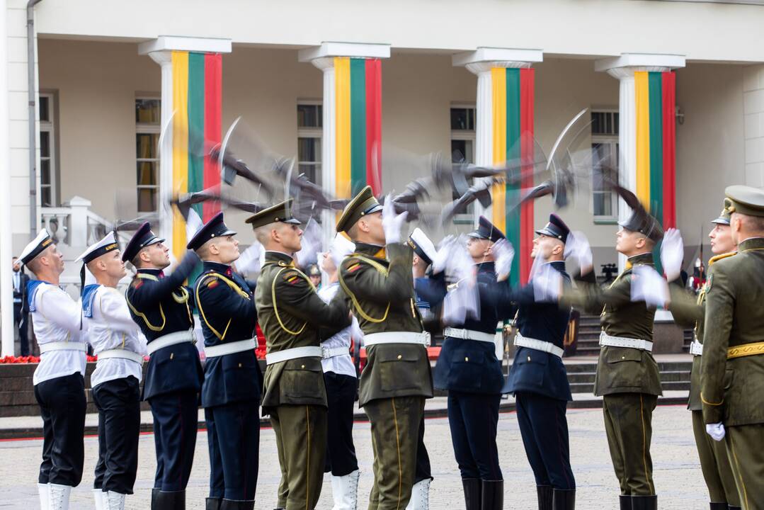 Valstybės vėliavų pakėlimo ceremonija