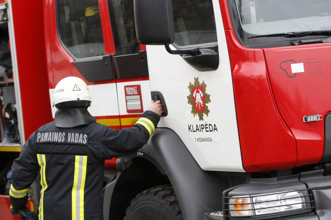 Drama: Kretingos rajone, Padvariuose, vyras, išpylęs degų skystį, padegė namus ir užsiliepsnojo pats.