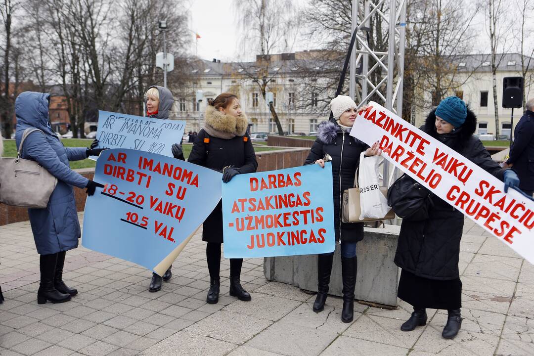 Nepasitenkinimas: Klaipėdos pedagogų profsąjunga nepatenkinta mokyklų vadovų premijavimo ir skatinimo tvarka, todėl ketina inicijuoti, kad būtų peržiūrėti mokytojų atlyginimų rodiklių nustatymo ir premijavimo principai.