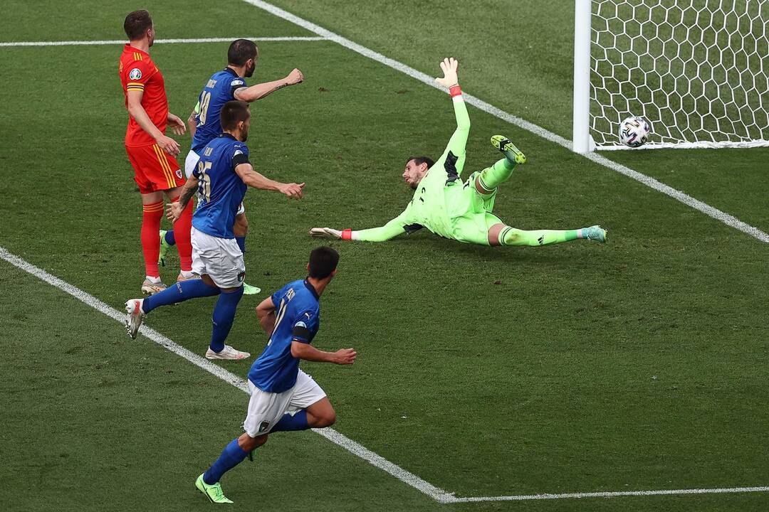 Italija ir toliau nenugalima „Euro 2020“ – po taiklaus smūgio krito ir Velsas