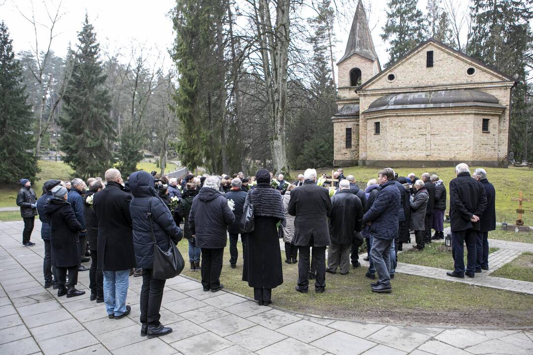 Filosofas A. Šliogeris atgulė amžinojo poilsio