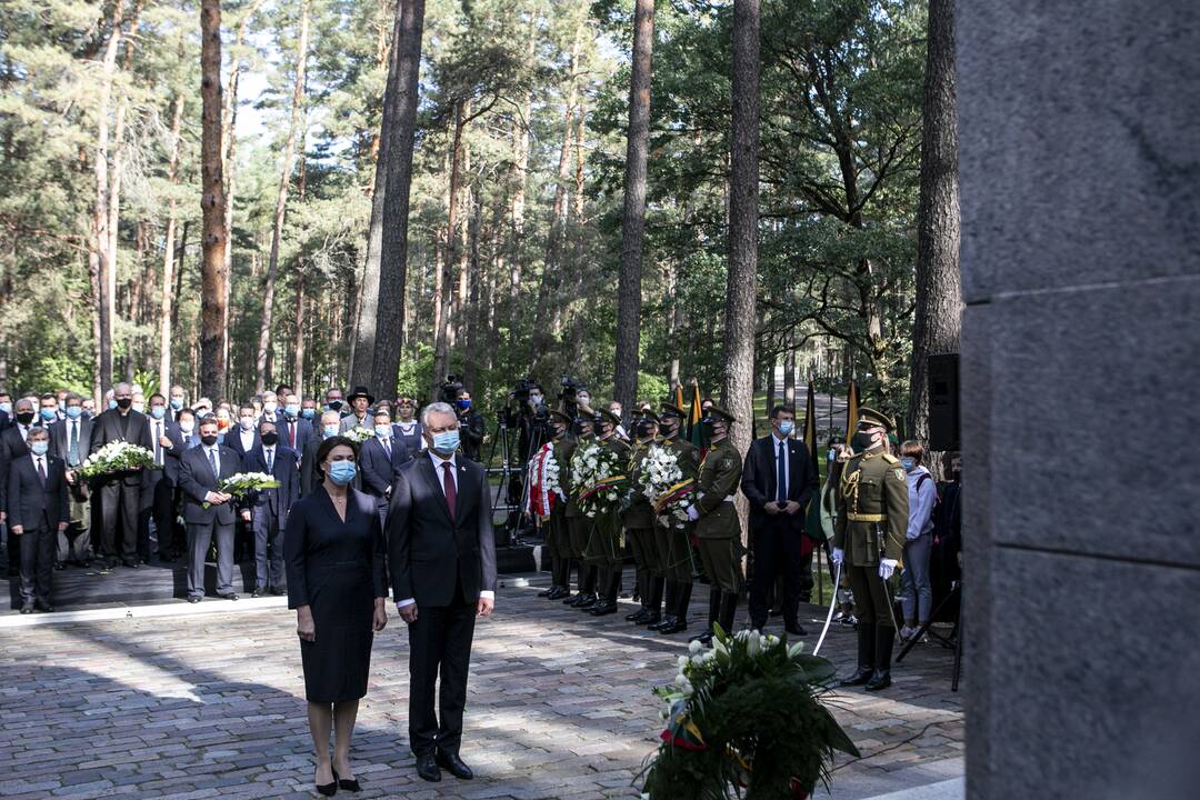 Genocido aukų pagerbimas Panerių memoriale