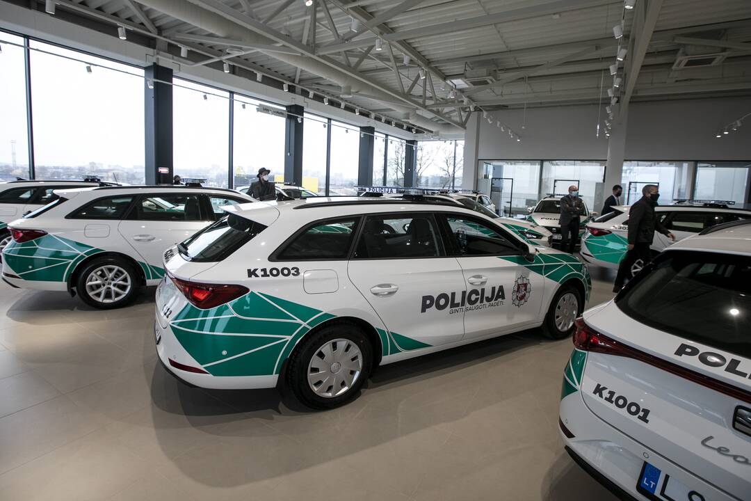 Naujų policijos automobilių pristatymas