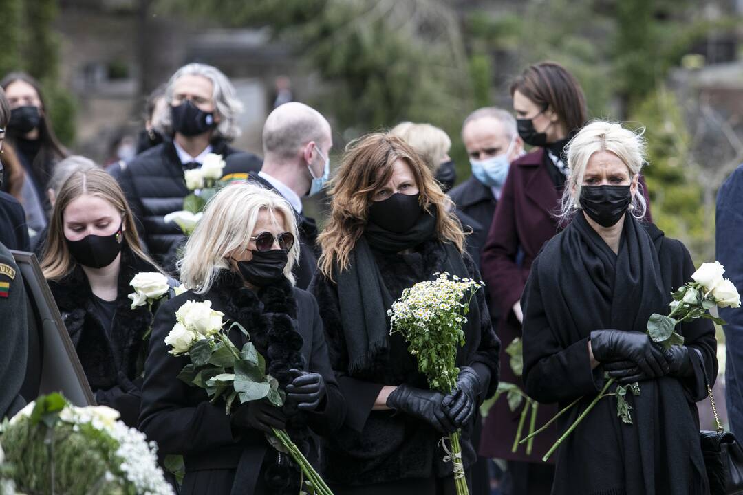 Seimo narys K. Glaveckas atgulė amžinojo poilsio