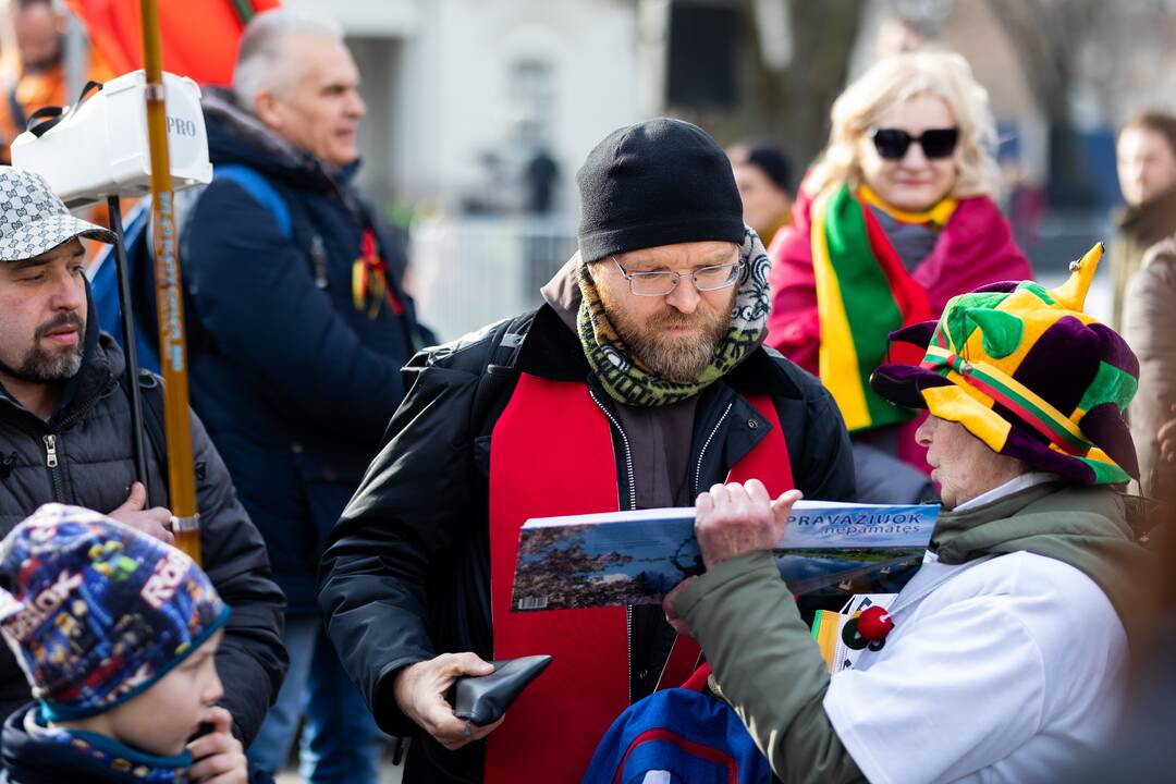 S. Daukanto aikštėje – Baltijos valstybių vėliavų pakėlimo ceremonija