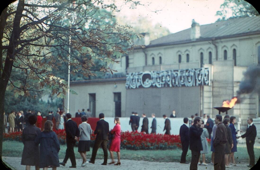 Inžinerija: KPI elektronikos, santechnikos ir statybos fakultetas. V.Jūro (dabar Studentų) gatvė. 1973 m.