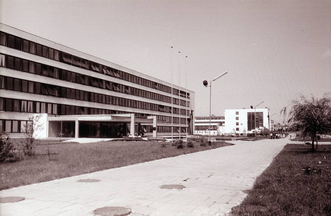 Inžinerija: KPI elektronikos, santechnikos ir statybos fakultetas. V.Jūro (dabar Studentų) gatvė. 1973 m.