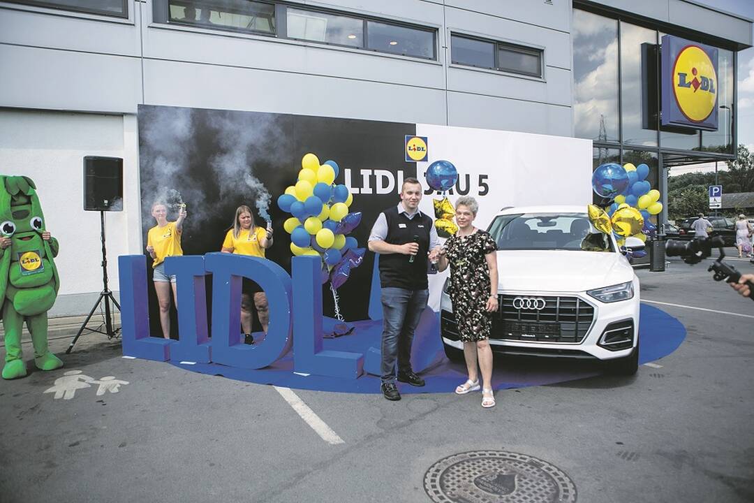 Staig­me­na: au­to­mo­bi­lį „Lidl“ su­reng­to­je lo­te­ri­jo­je lai­mė­ju­si kau­nie­tė V.Pu­ke­le­vi­čie­nė pa­sa­ko­jo, kad su­ži­no­jusi, jog bū­tent jai pa­si­se­kė, ne­ga­lė­jo tuo pa­ti­kė­ti.