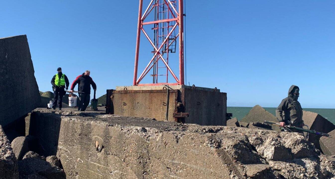 Pareigūnai tikrino, kaip žmonės laikosi karantino: nuo molo teko vaikyti žvejus