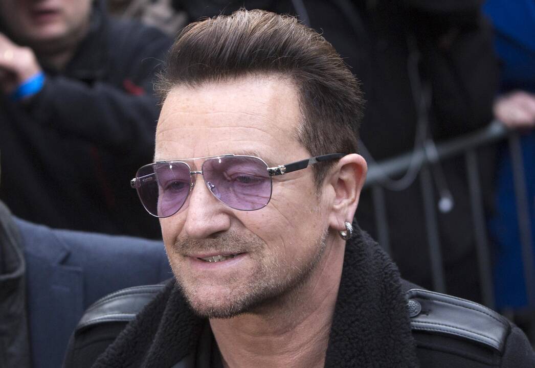 U2 lyderiui Bono reikalinga operacija – atlikėjas nukrito nuo dviračio