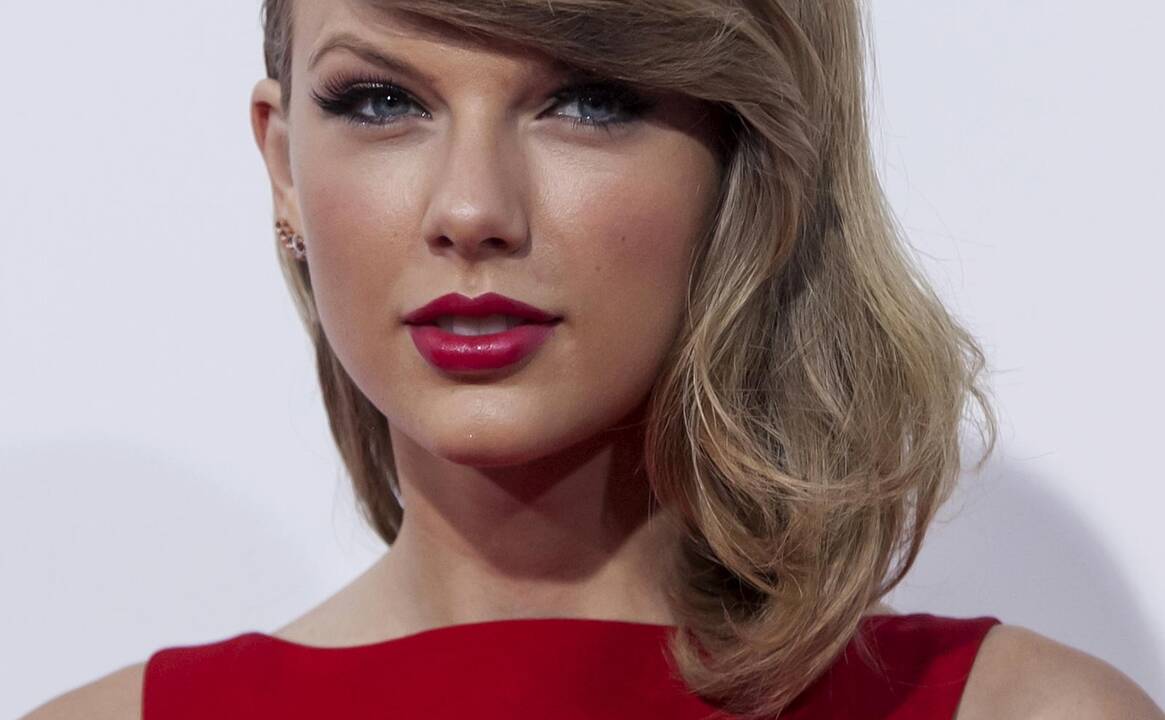 Gandai paneigti - T. Swift neapsigyveno kartu su C. Harrisu