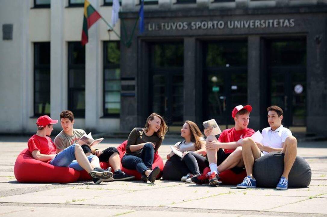 Spręs, ar Sporto universiteto prijungimas prie LSMU neprieštarauja Konstitucijai