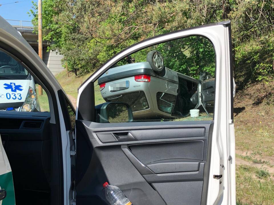 Nesuvaldė automobilio, nes buvo per girti?