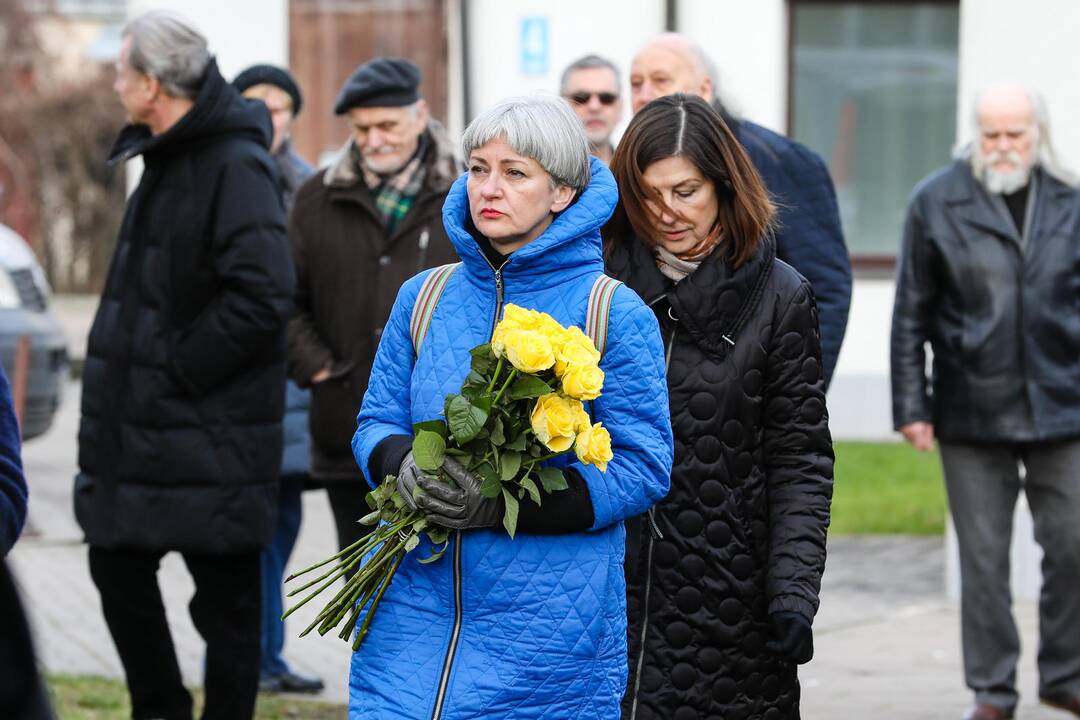 Poetas K. Navakas išlydimas į paskutinę kelionę