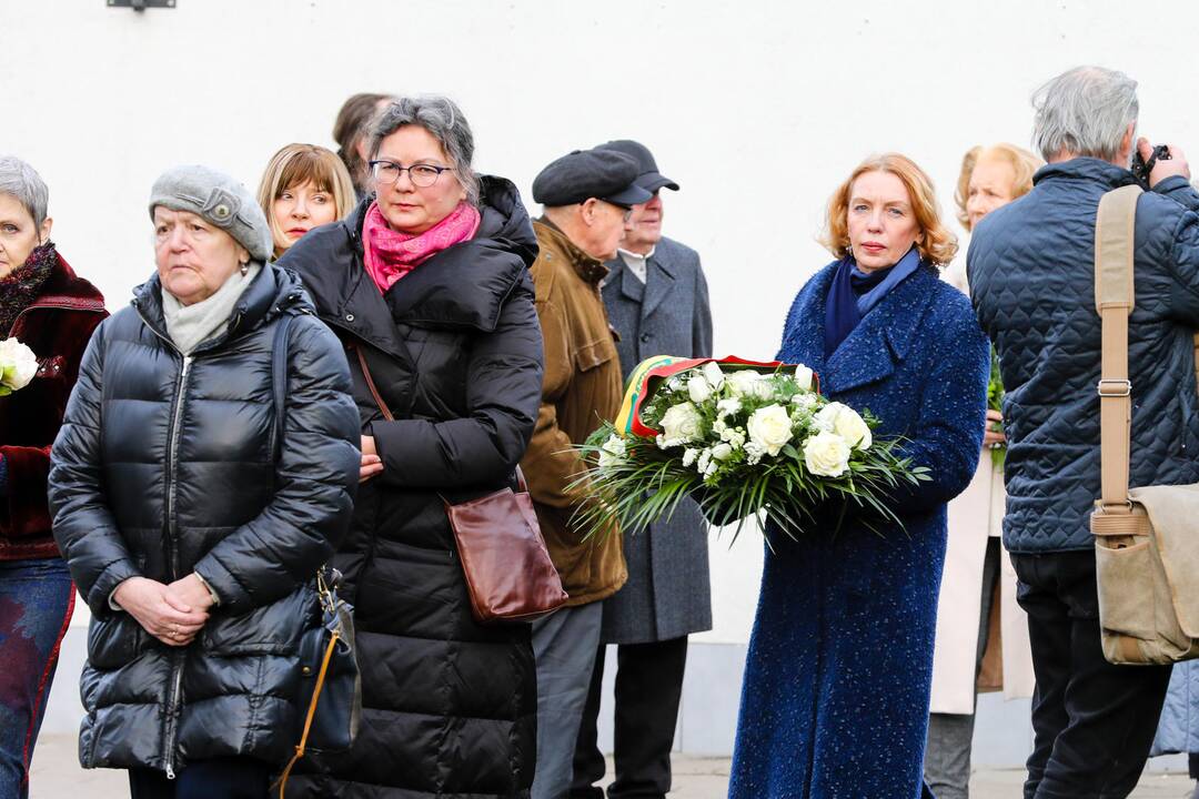 Poetas K. Navakas išlydimas į paskutinę kelionę