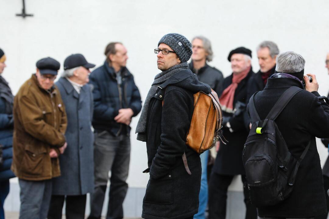 Poetas K. Navakas išlydimas į paskutinę kelionę