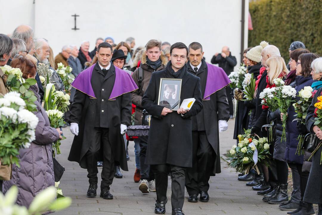 Poetas K. Navakas išlydimas į paskutinę kelionę
