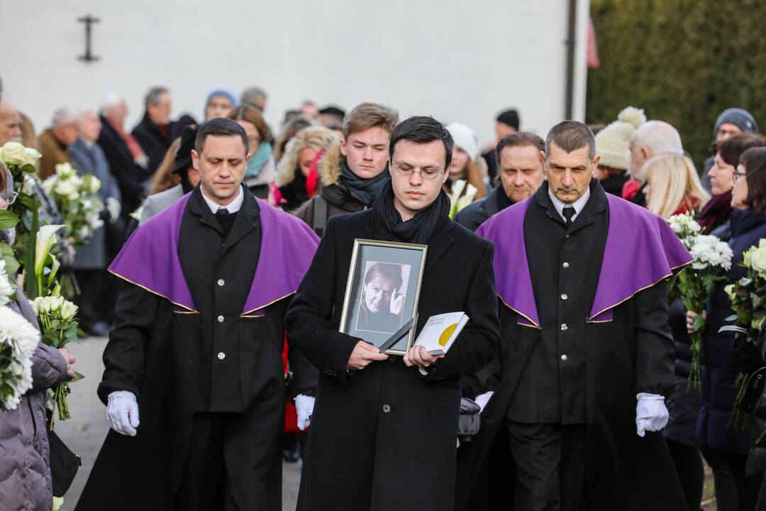 Poetas K. Navakas išlydimas į paskutinę kelionę