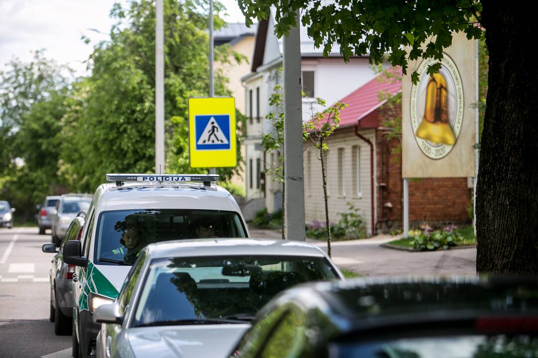 Kaune pro gimnazijos langą iškrito nepilnametis
