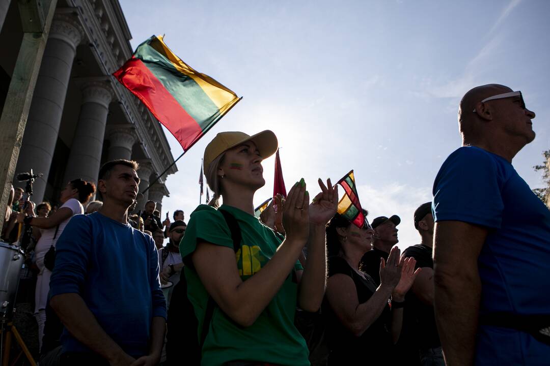 Protestas prie Seimo prieš COVID-19 ribojimus