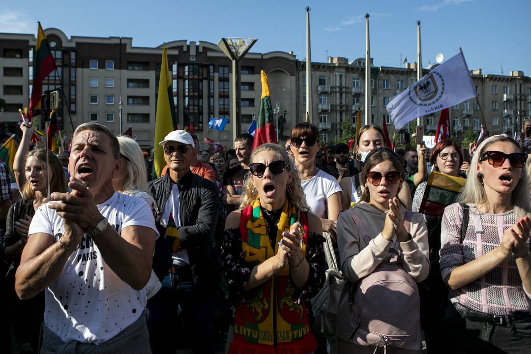 Protestas prie Seimo prieš COVID-19 ribojimus