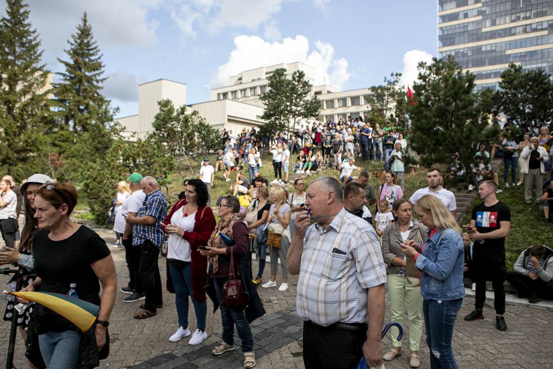 Protestas prie Seimo prieš COVID-19 ribojimus