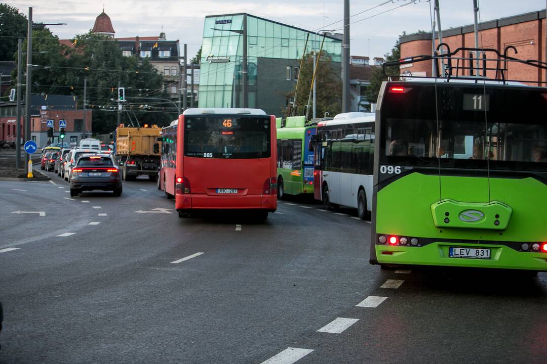 Atnaujintas eismas Pilies žiedu