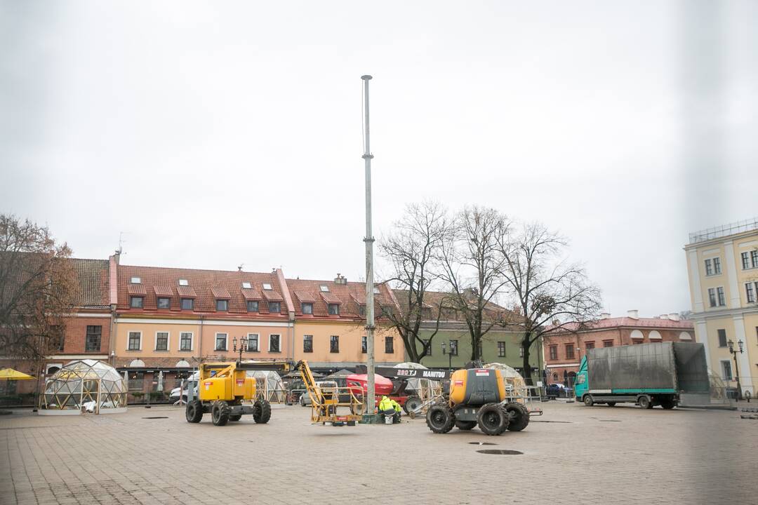 Kauno kalėdinės eglutės montavimo darbai įgauna pagreitį