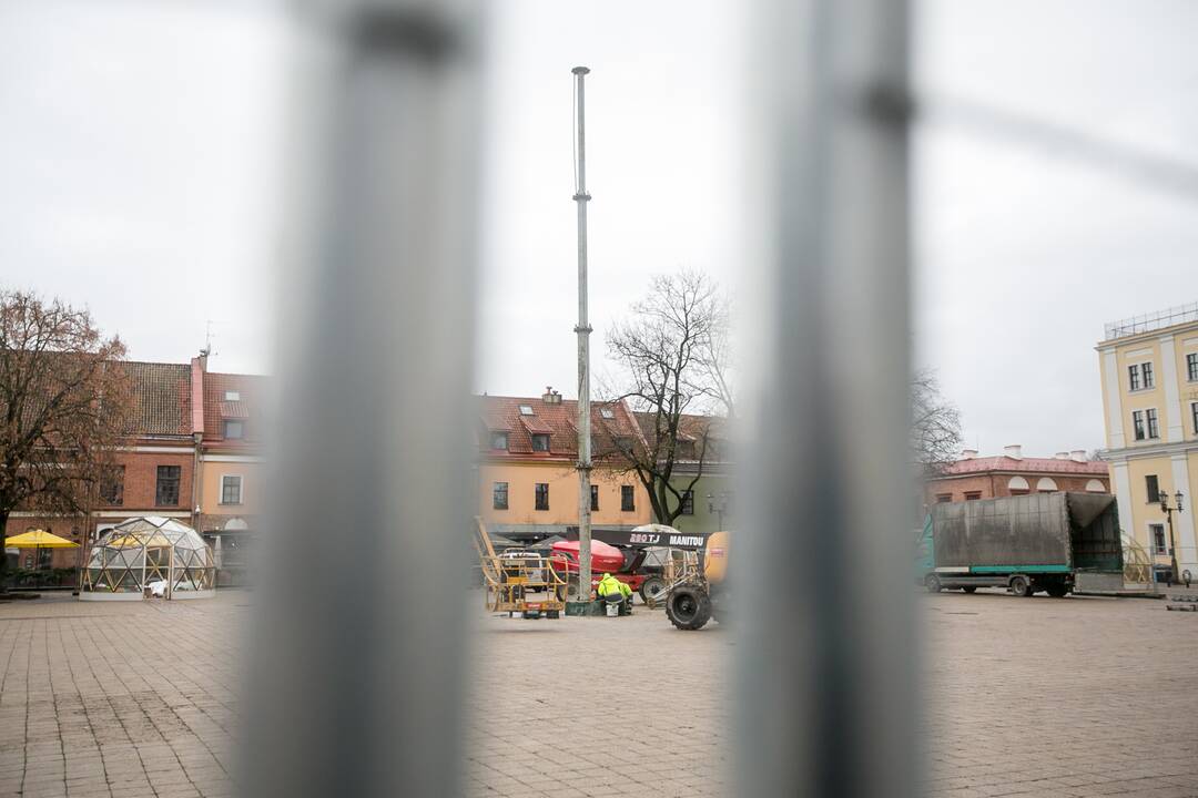 Kauno kalėdinės eglutės montavimo darbai įgauna pagreitį