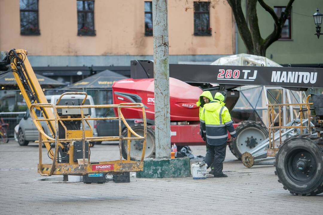 Kauno kalėdinės eglutės montavimo darbai įgauna pagreitį
