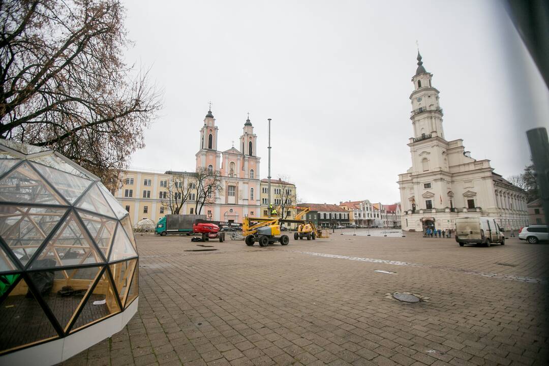 Kauno kalėdinės eglutės montavimo darbai įgauna pagreitį