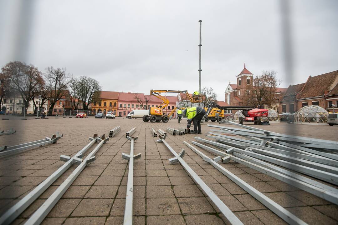 Kauno kalėdinės eglutės montavimo darbai įgauna pagreitį