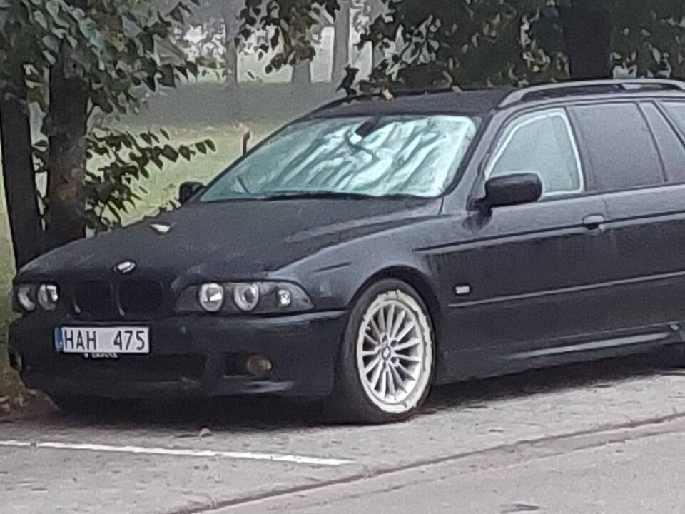 Vieta: pasak skaitytojo, juodą BMW jis matė Akademijoje, Tako gatvėje, pilkšvai žalsvą BMW – bendroje automobilių statymo aikštelėje Pilėnų gatvėje.