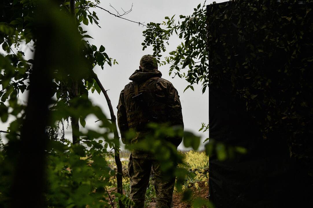 Lenkija sieks apriboti socialines išmokas ukrainiečiams vyrams Europoje