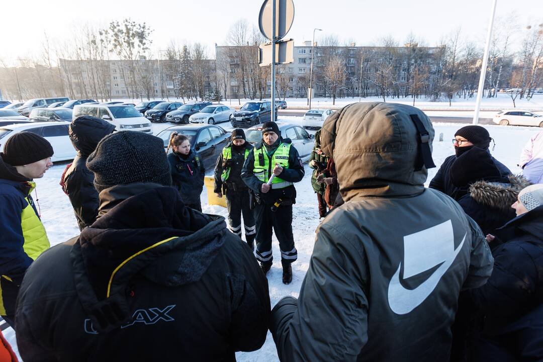 Kaune dingusios mergaitės paieškos ir vietovės