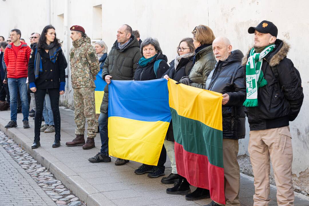 Lietuva atsisveikino su Ukrainoje žuvusiu kariu T. Tumu