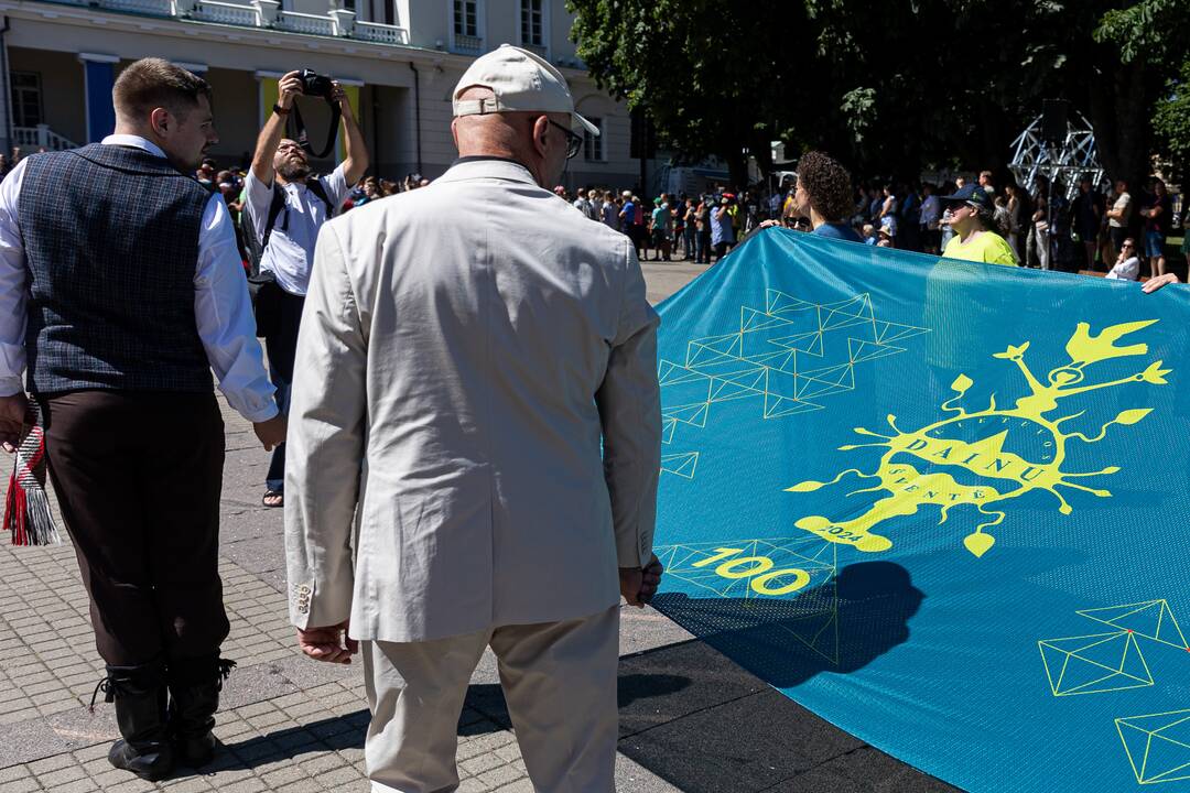 Dainų šventės vėliavos pakėlimo ceremonija Vilniuje