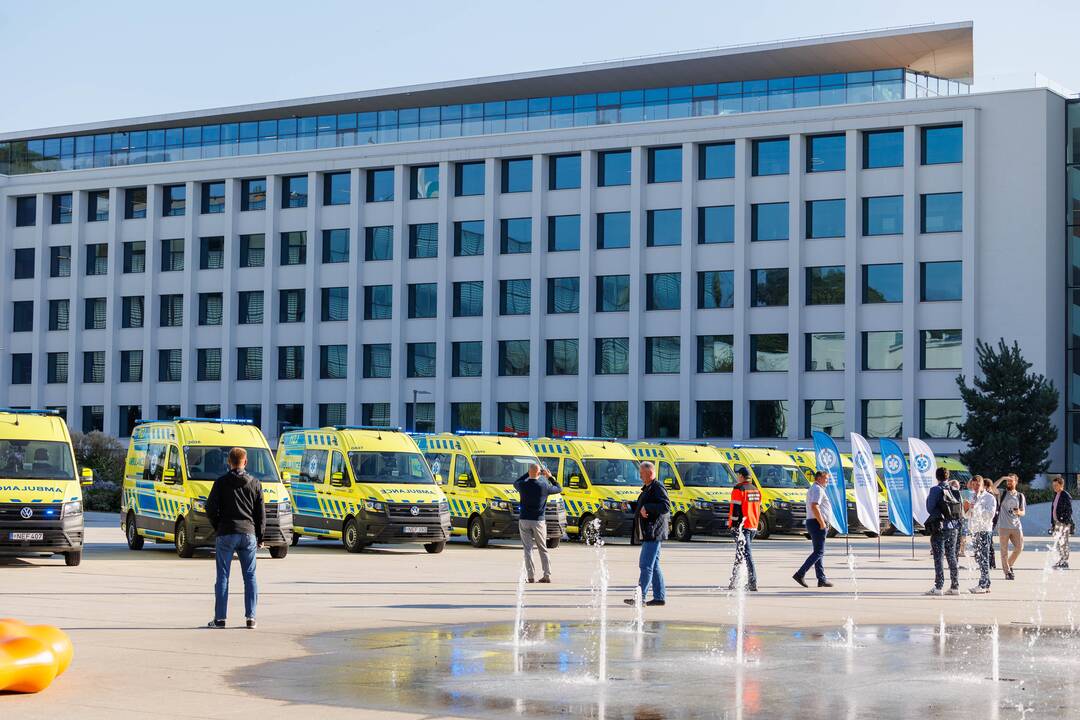 Kaune pristatyti nauji greitosios pagalbos automobiliai