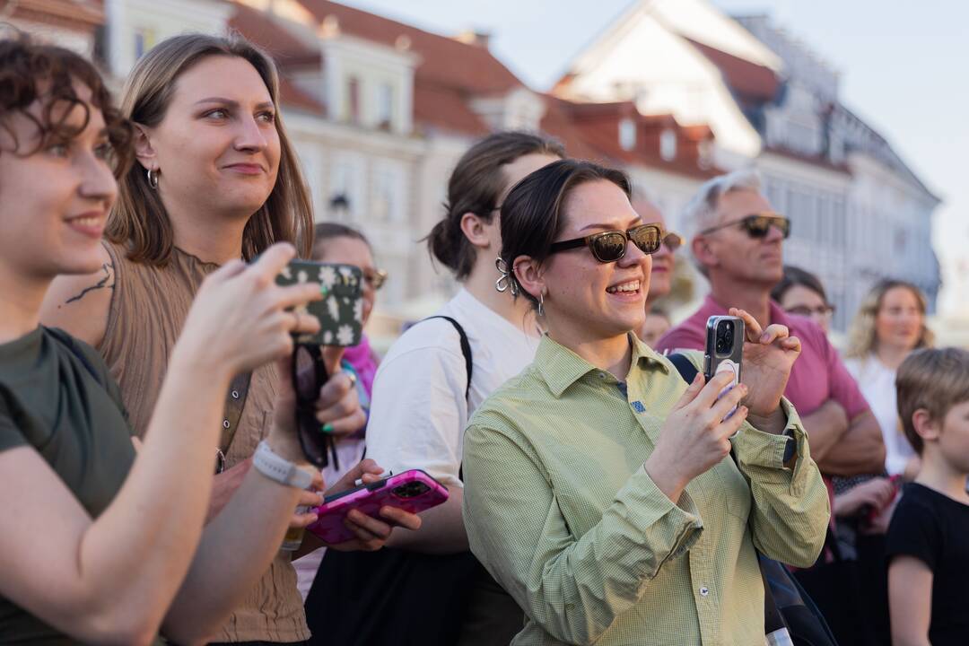 Rotušės aikštėje atidarytas Vilnių su kitais miestais jungiantis „Portalas“