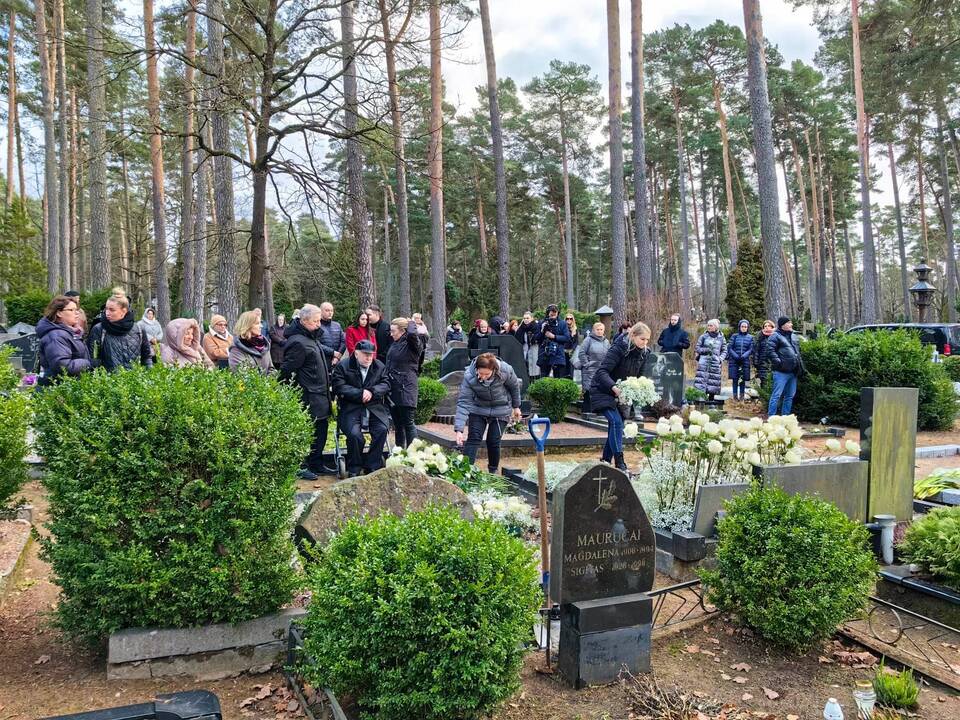 A. Jagelavičiūtės laidotuvės Karmėlavos kapinėse