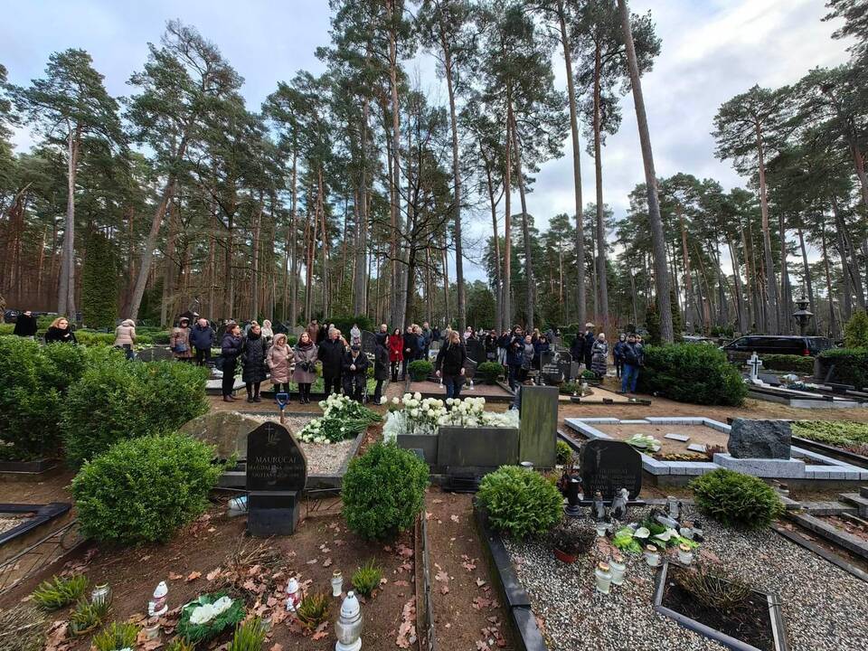 A. Jagelavičiūtės laidotuvės Karmėlavos kapinėse