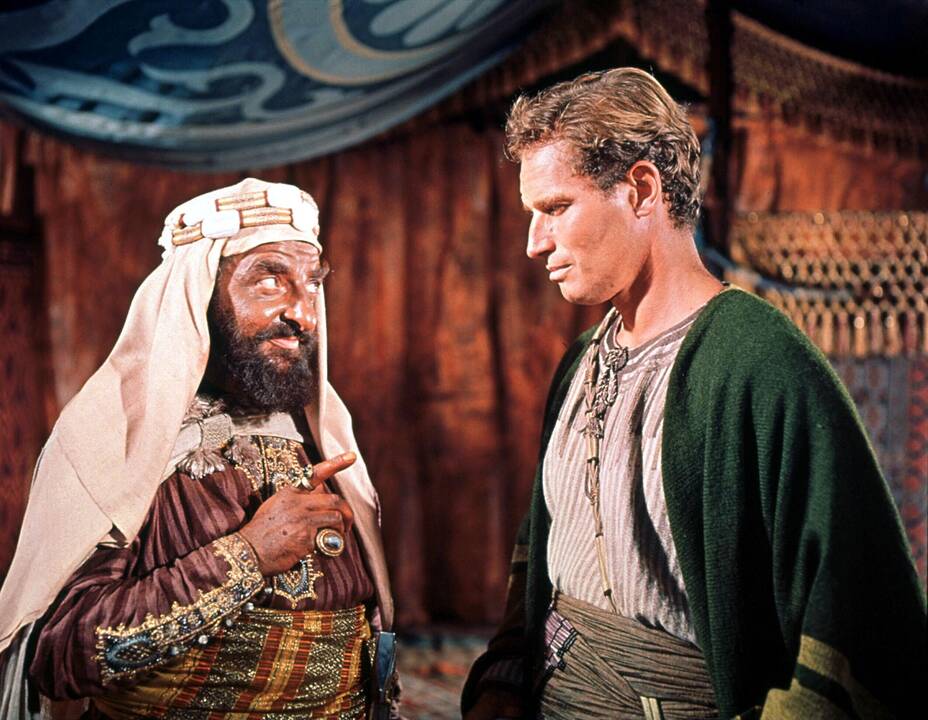 2008 — sulaukęs 84-erių metų amžiaus savo namuose Beverli Hilse mirė legendinis Holivudo aktorius Charlton Heston (dešinėje).