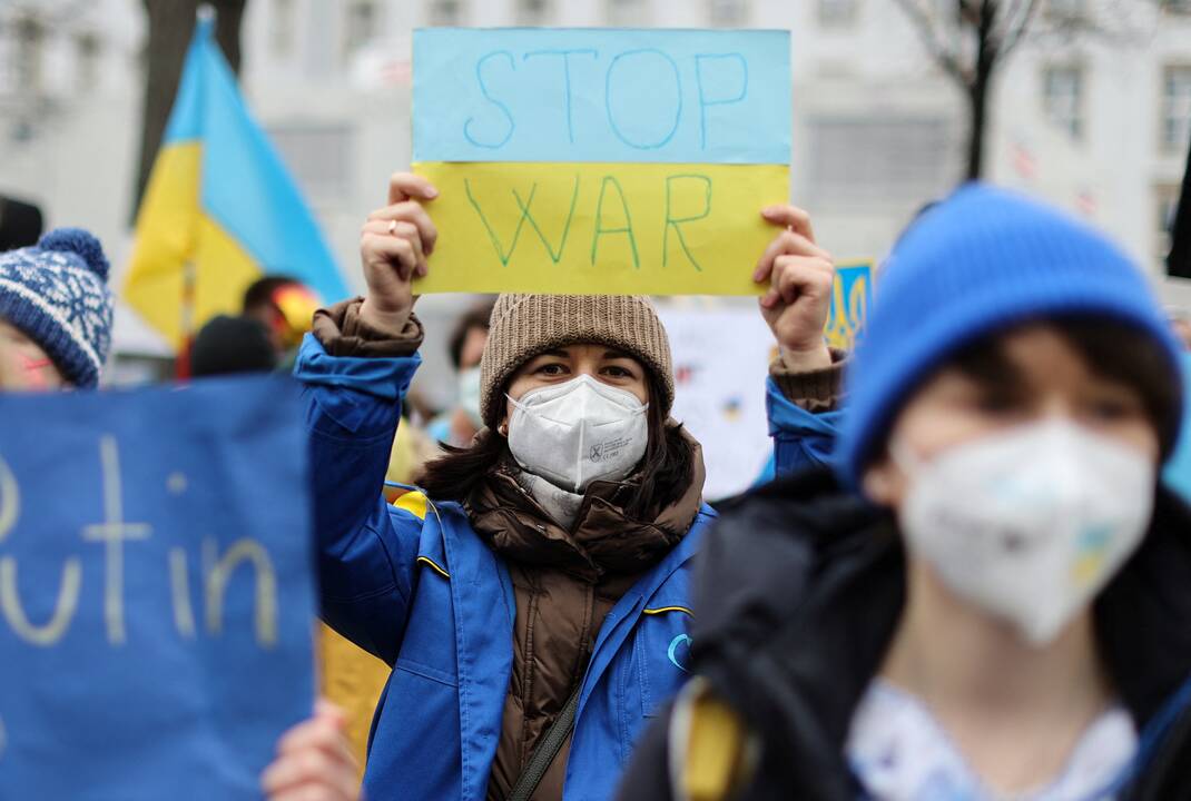 „Rusija, lauk!“ – pasaulyje vyksta solidarumo su Ukraina protestai