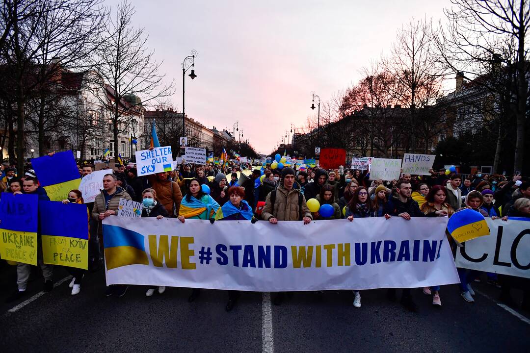 „Rusija, lauk!“ – pasaulyje vyksta solidarumo su Ukraina protestai