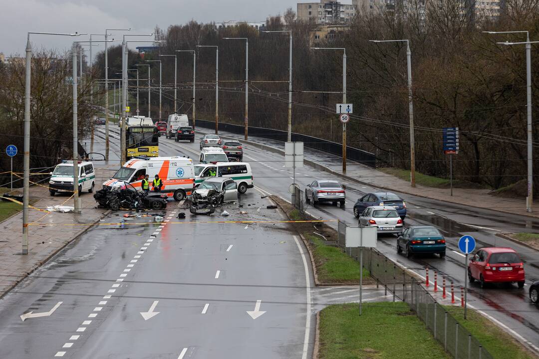 Tragiška avarija Vilniuje ant Valakupių tilto