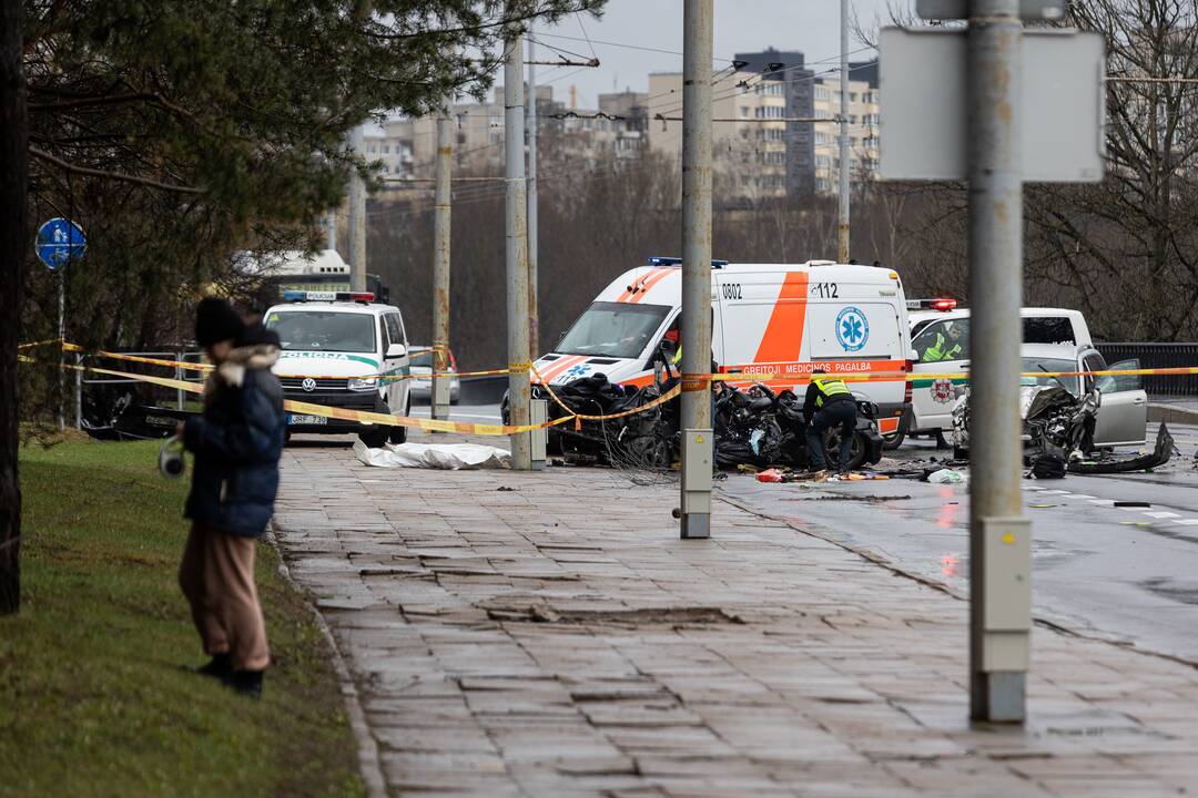 Tragiška avarija Vilniuje ant Valakupių tilto