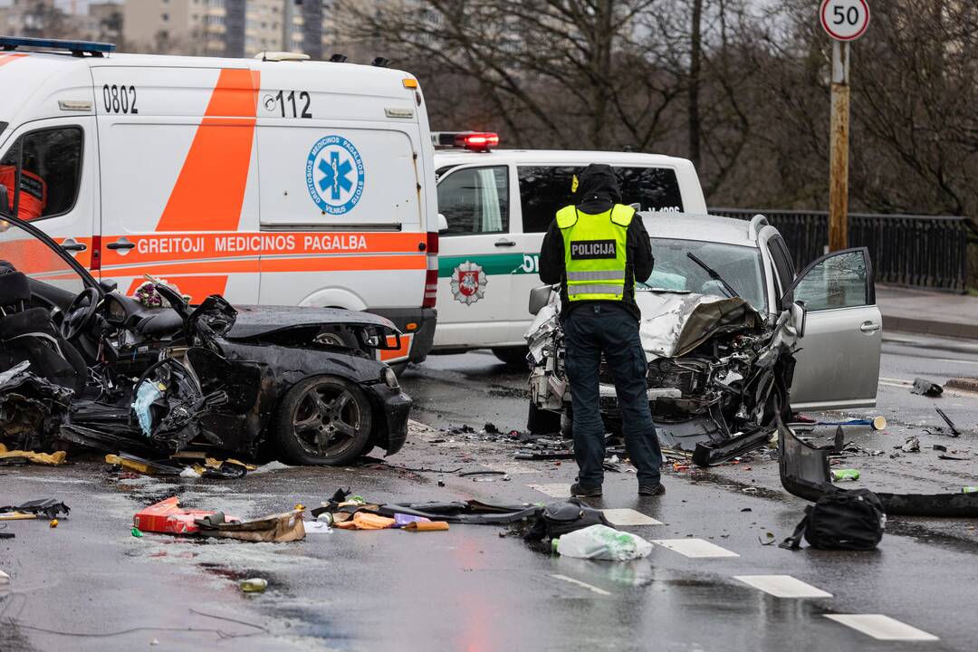Tragiška avarija Vilniuje ant Valakupių tilto