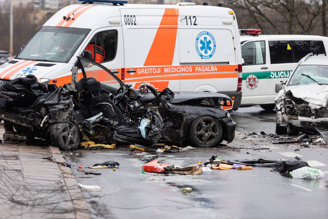 Tragiška avarija Vilniuje ant Valakupių tilto