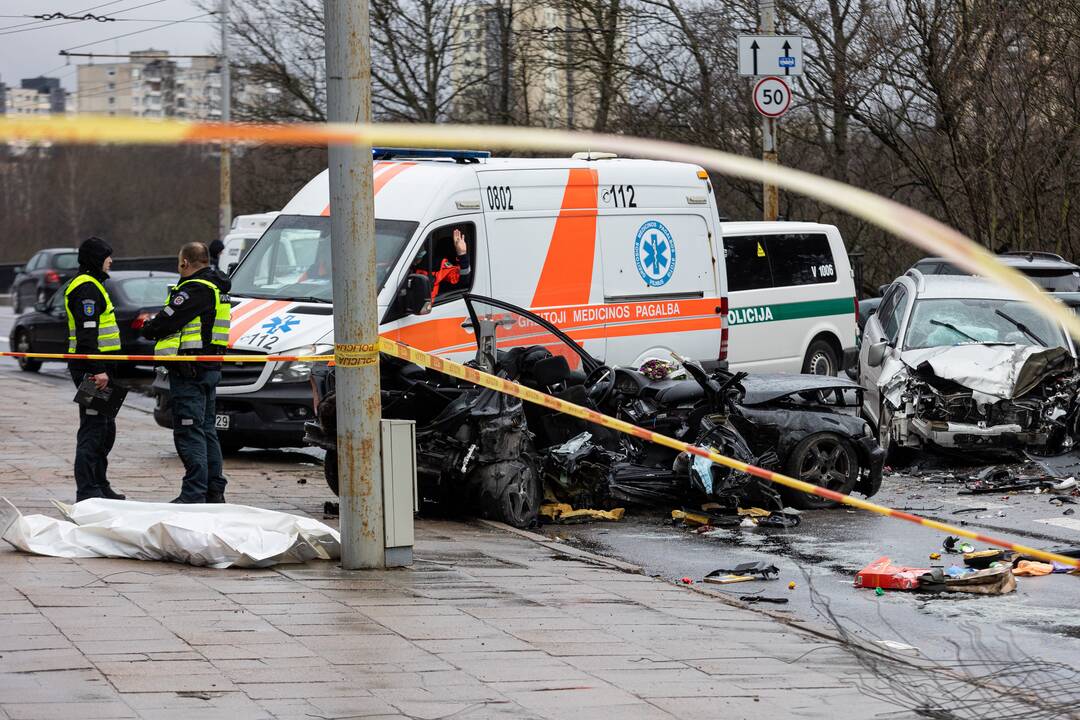 Tragiška avarija Vilniuje ant Valakupių tilto